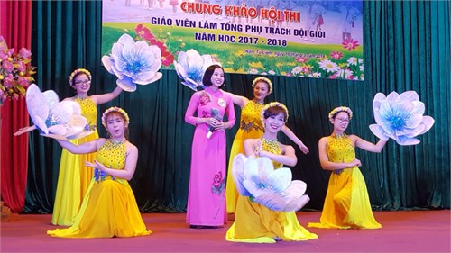 Chúc mừng cô giáo nguyễn thị hồng nhã 
đạt giải nhì hội thi “giáo viên làm tổng phụ trách giỏi” 
năm học 2017-2018
